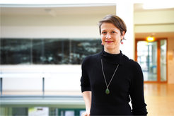 Dr. Martina Preiner, Forschungsgruppenleiterin am Max-Planck-Institut für terrestrische Mikrobiologie sowie dem „Zukunftszentrum Mikrokosmos Erde“